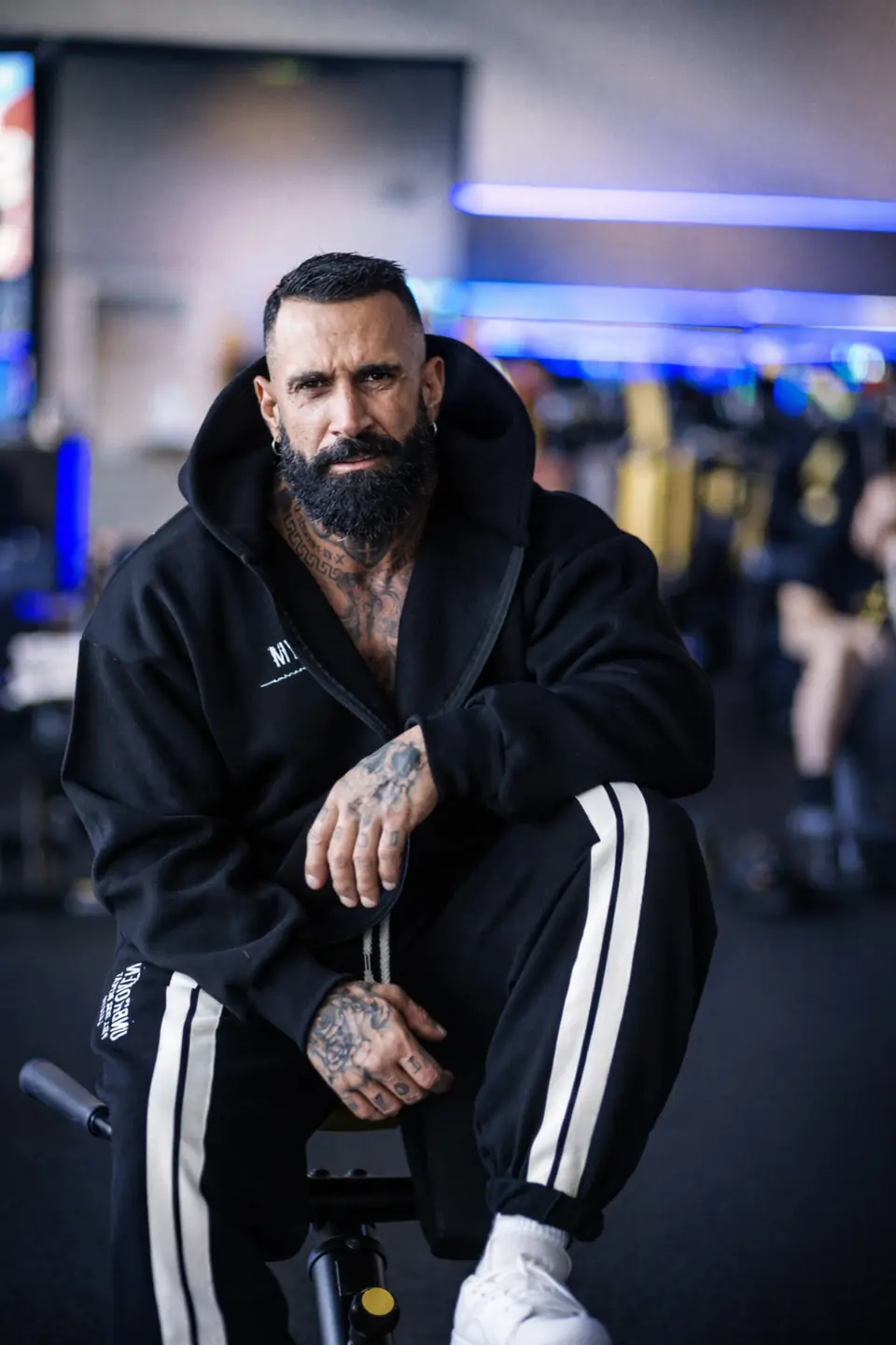 Antonio Nocerino indossa il look MONO BLACK UNBROKEN