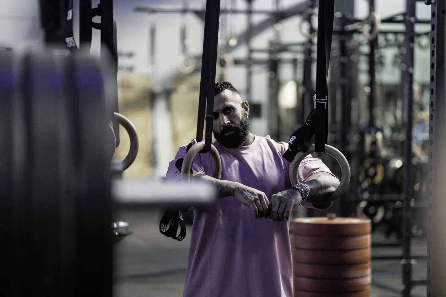 Antonio Nocerino indossa il look PASTEL TRAINING UNBROKEN
