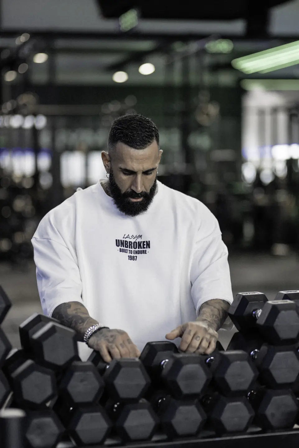 Antonio Nocerino indossa il look TOTAL WHITE UNBROKEN
