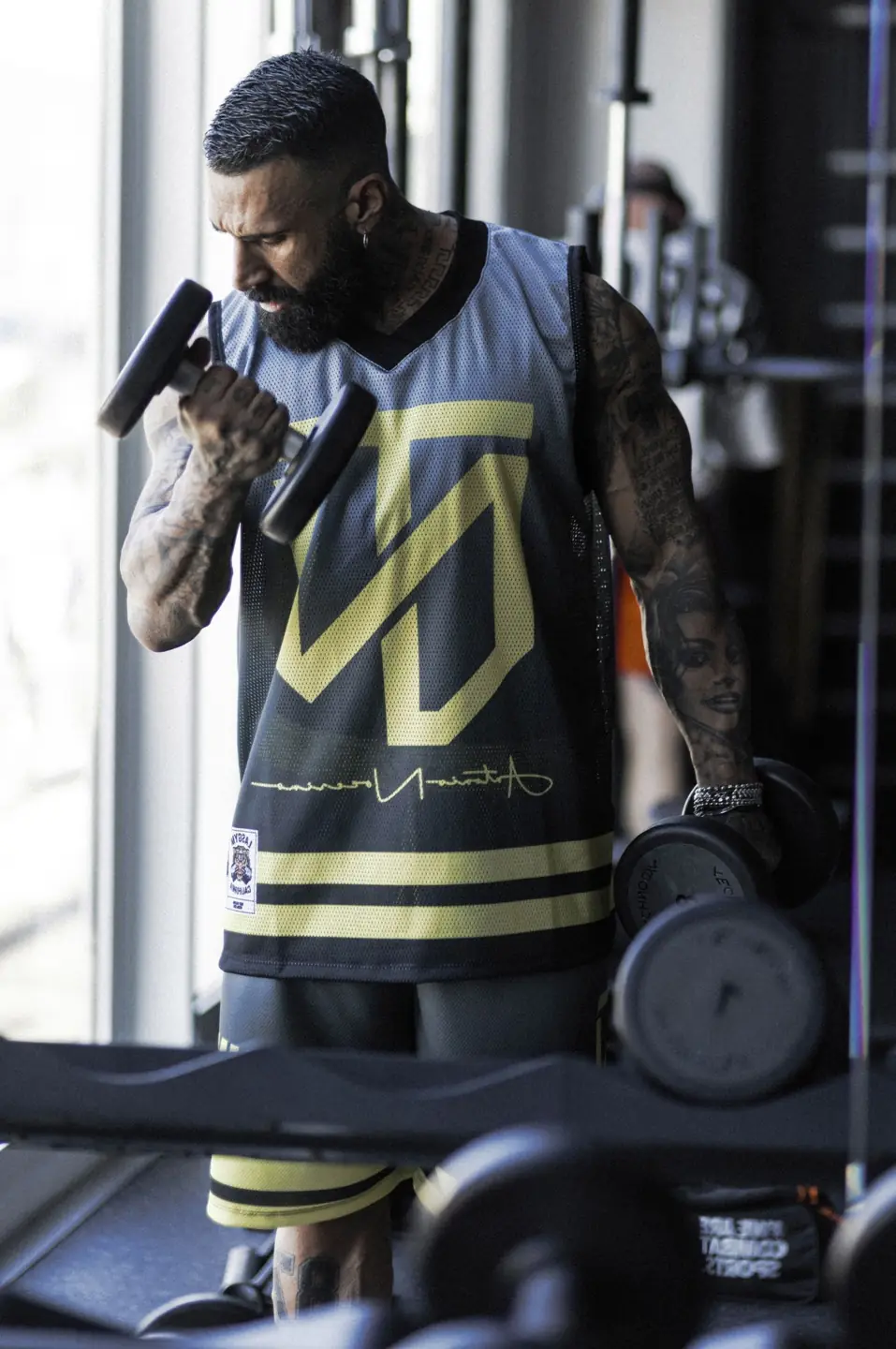 Antonio Nocerino indossa il look JERSEY COLOR UNBROKEN