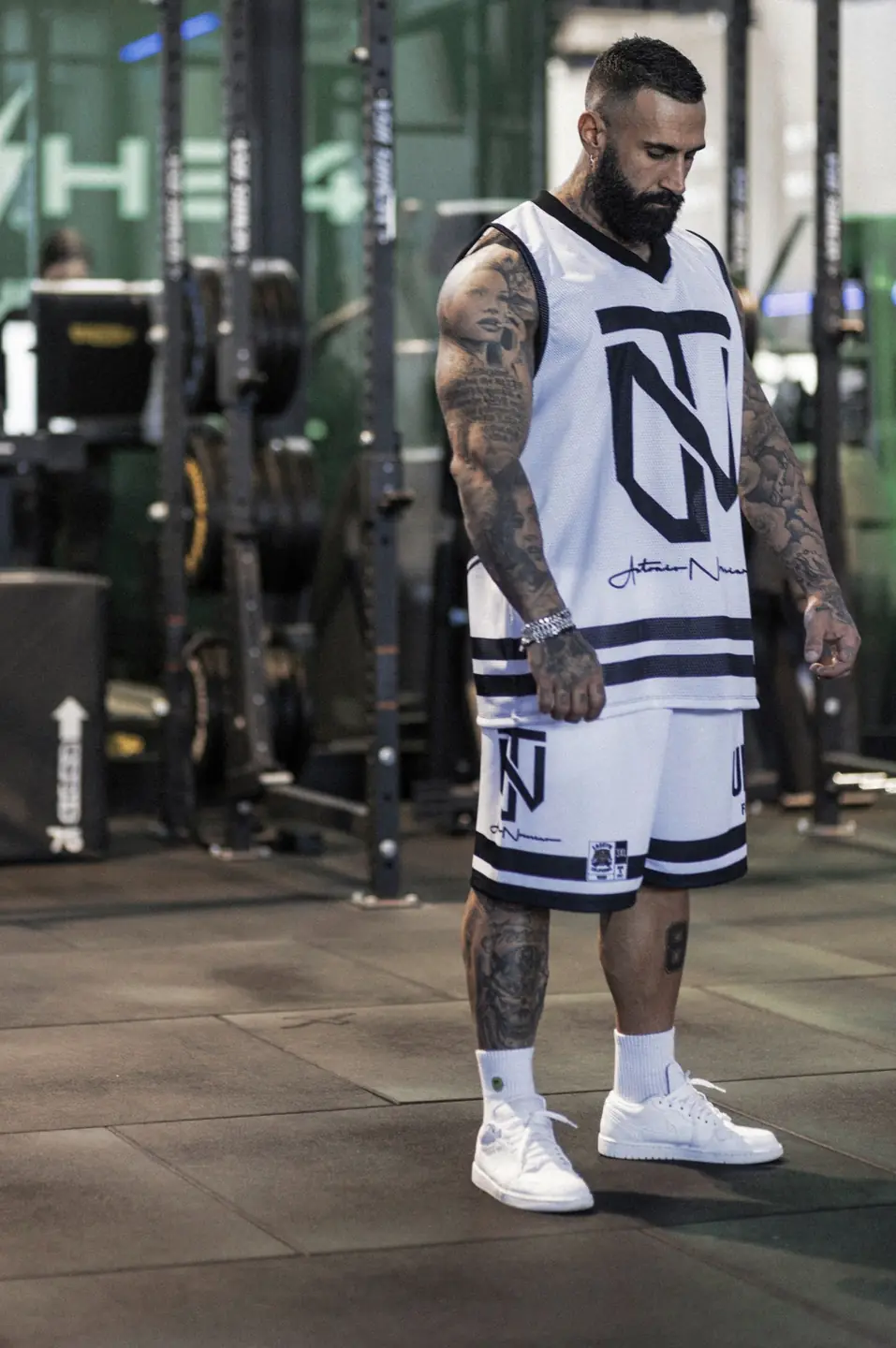 Antonio Nocerino indossa il look JERSEY MONO UNBROKEN