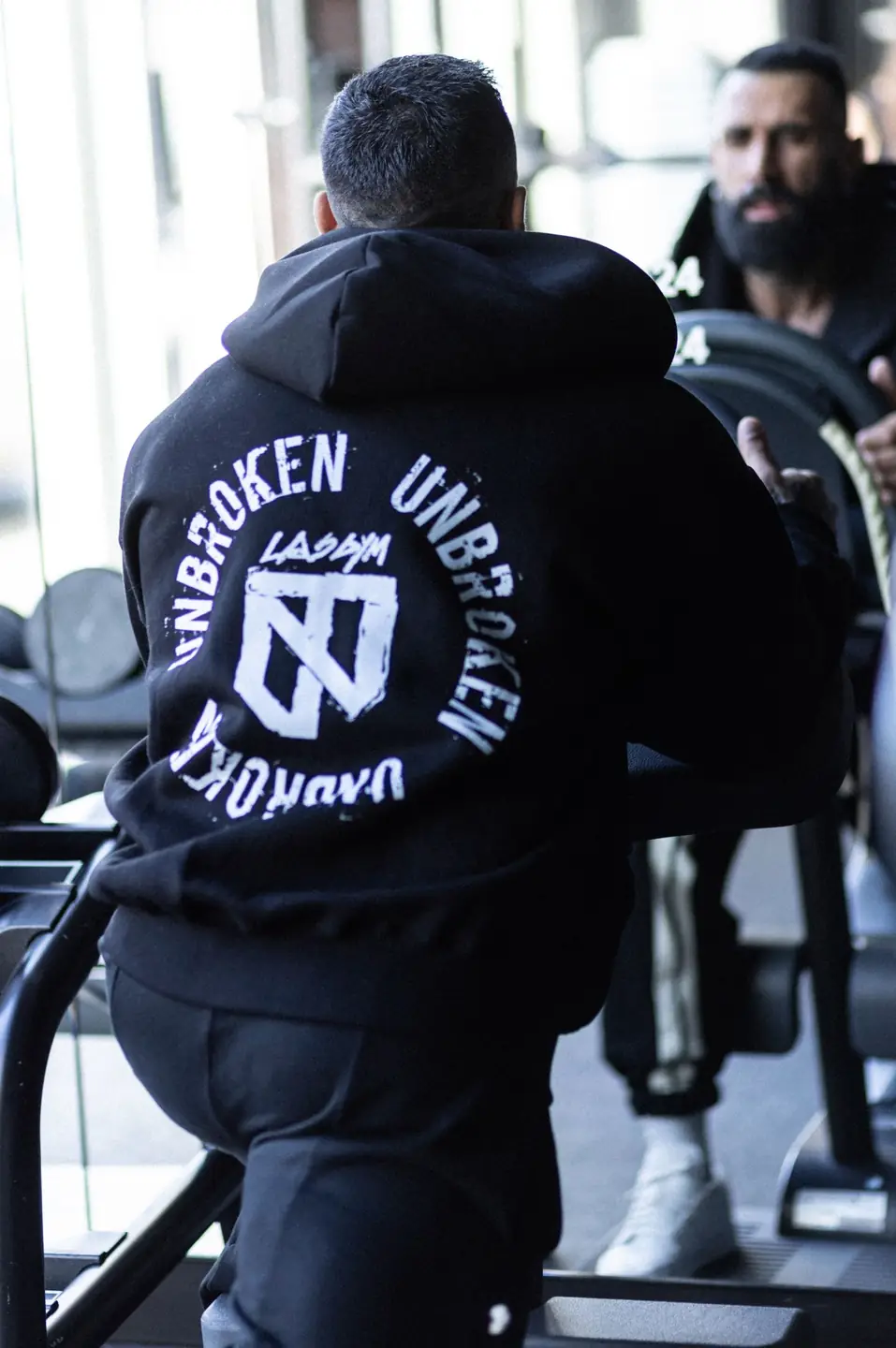Antonio Nocerino indossa il look SPORT HOODIE UNBROKEN