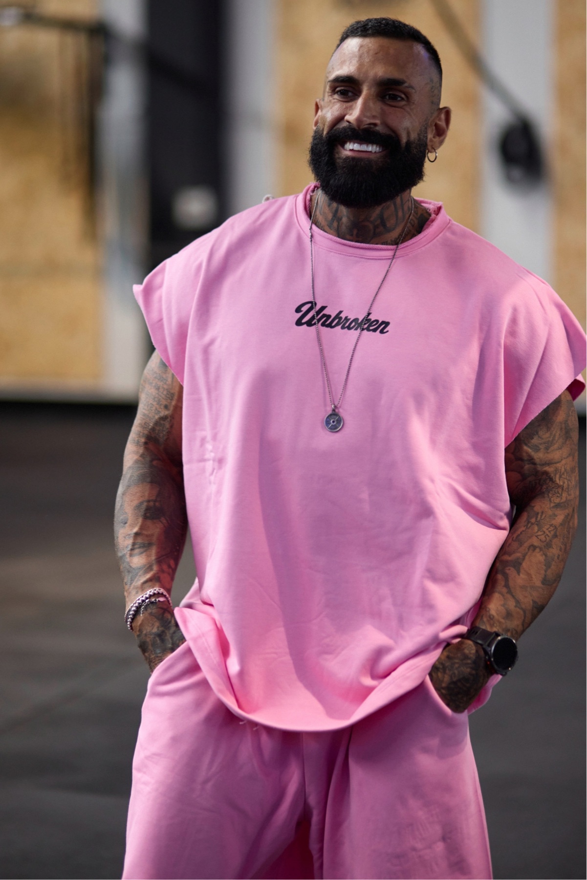 Antonio Nocerino indossa il completo rosa Bubble Thank Super Over NY UNBROKEN