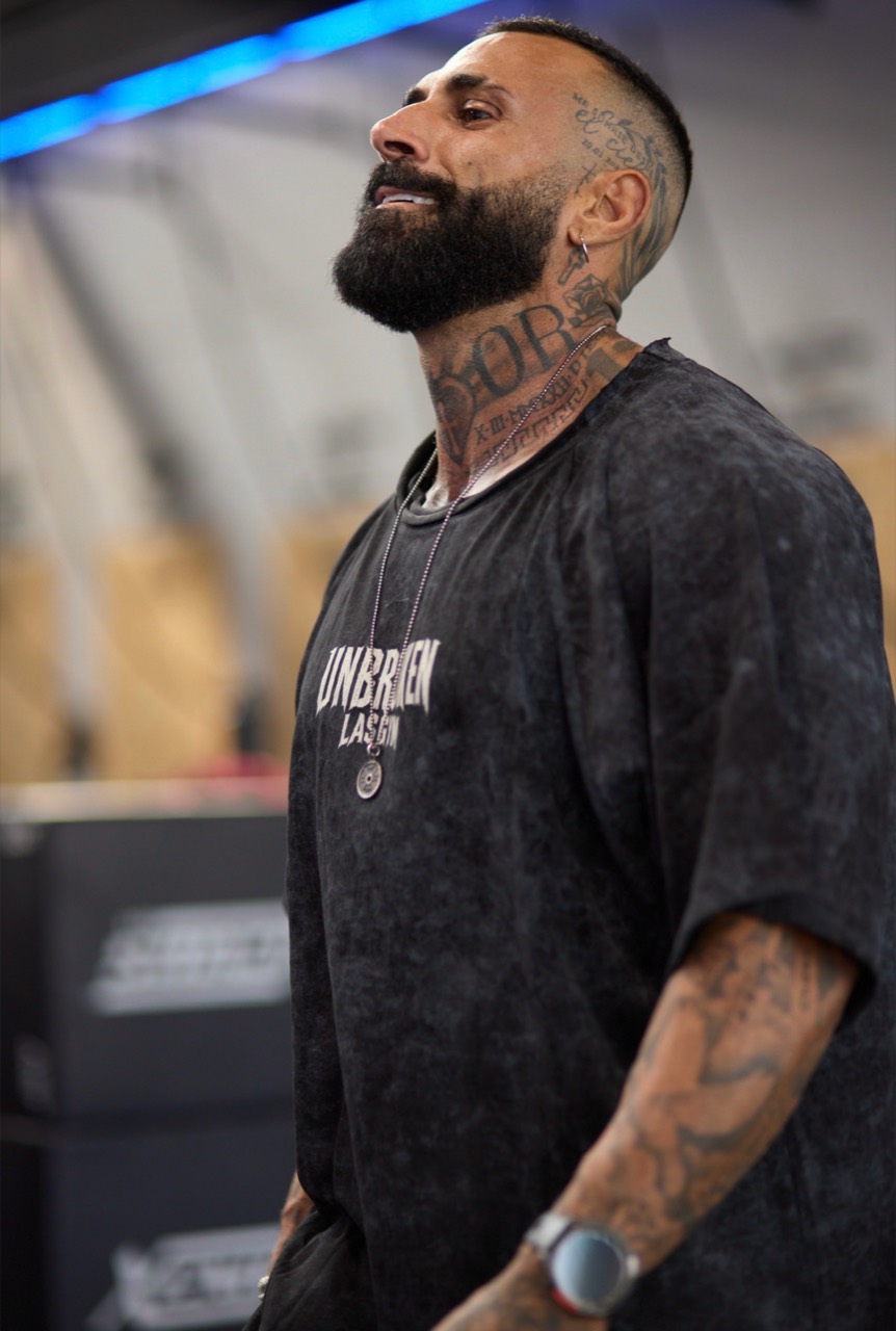 Ritratto del coach UNBROKEN in palestra